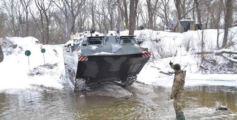 Військові з Рівного допомагають населенню Луганщини